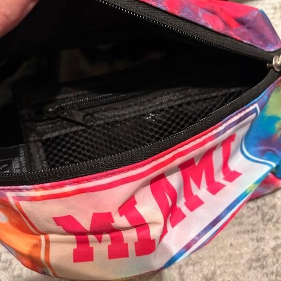 NWOT 90’s Miami Fanny Pack - Picture 4 of 4